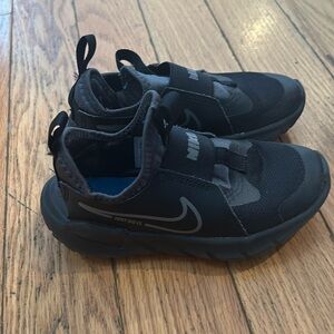Nike kids size 11.5 toddler shoes